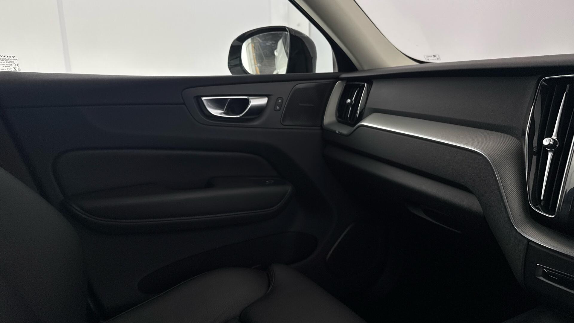 Volvo XC60 view 29