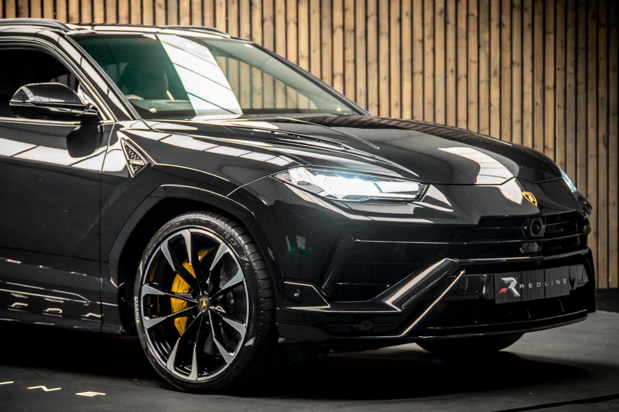Lamborghini Urus view 10
