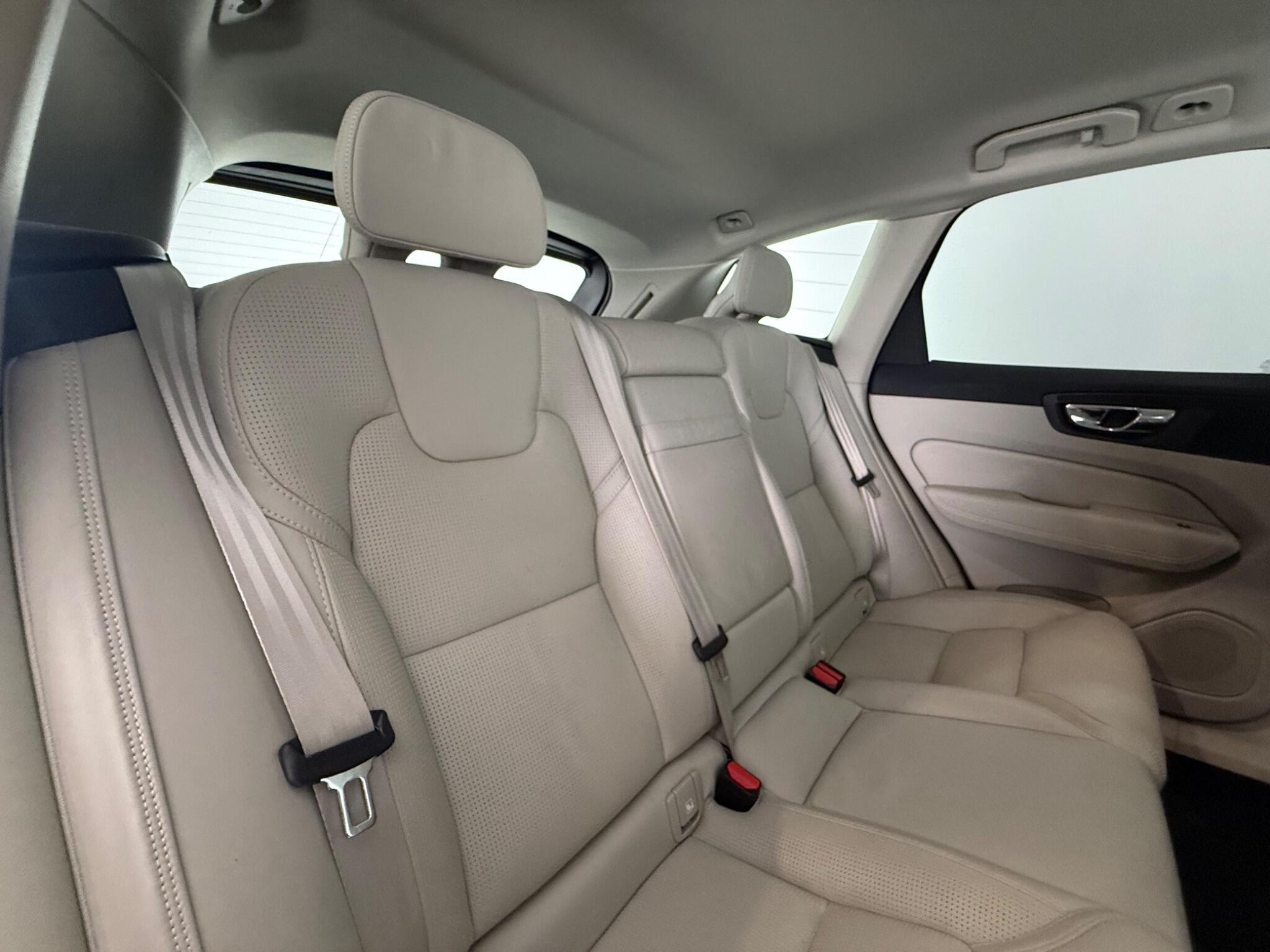Volvo XC60 view 32