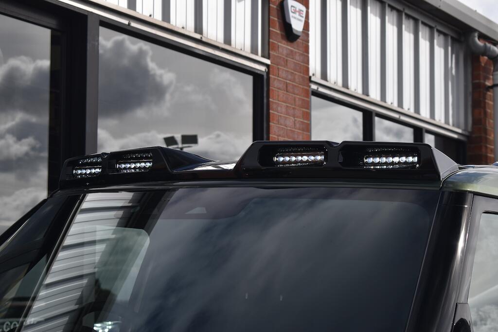Land Rover Defender 110 view 25