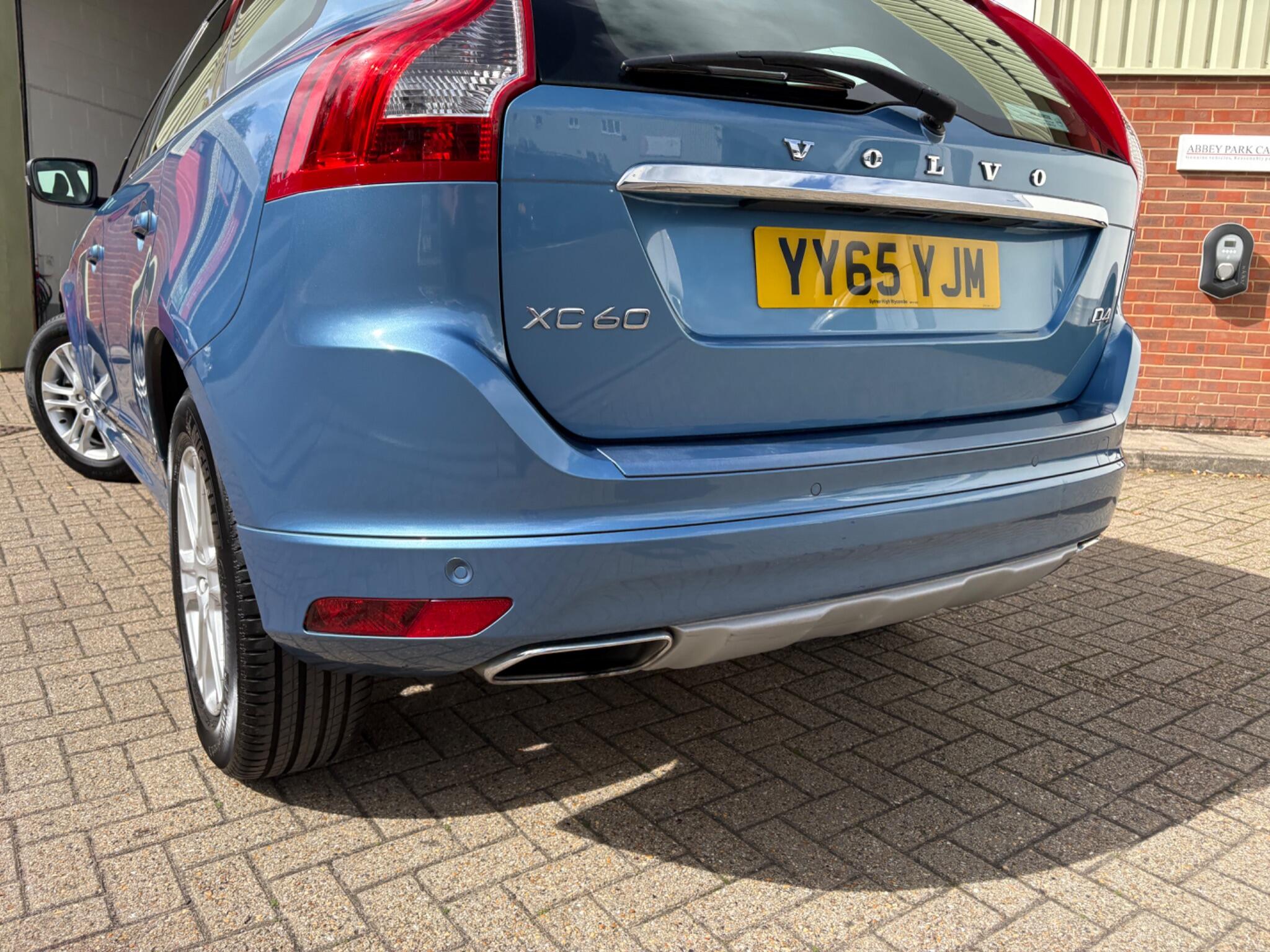 Volvo XC60 view 9