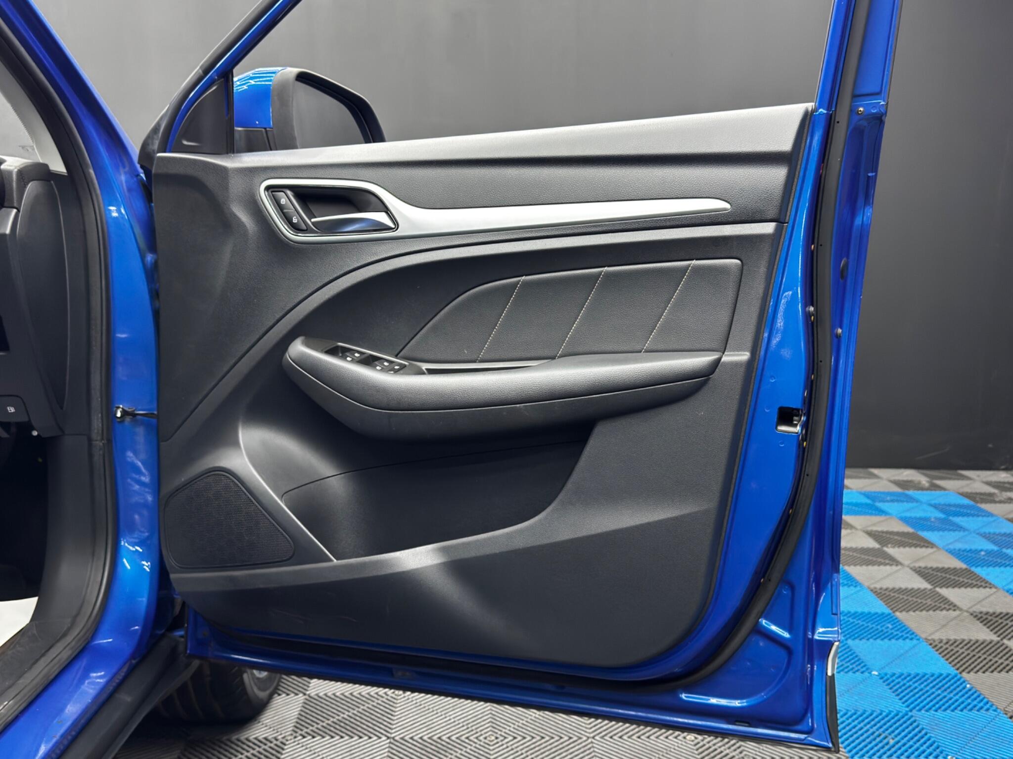 MG ZS view 35