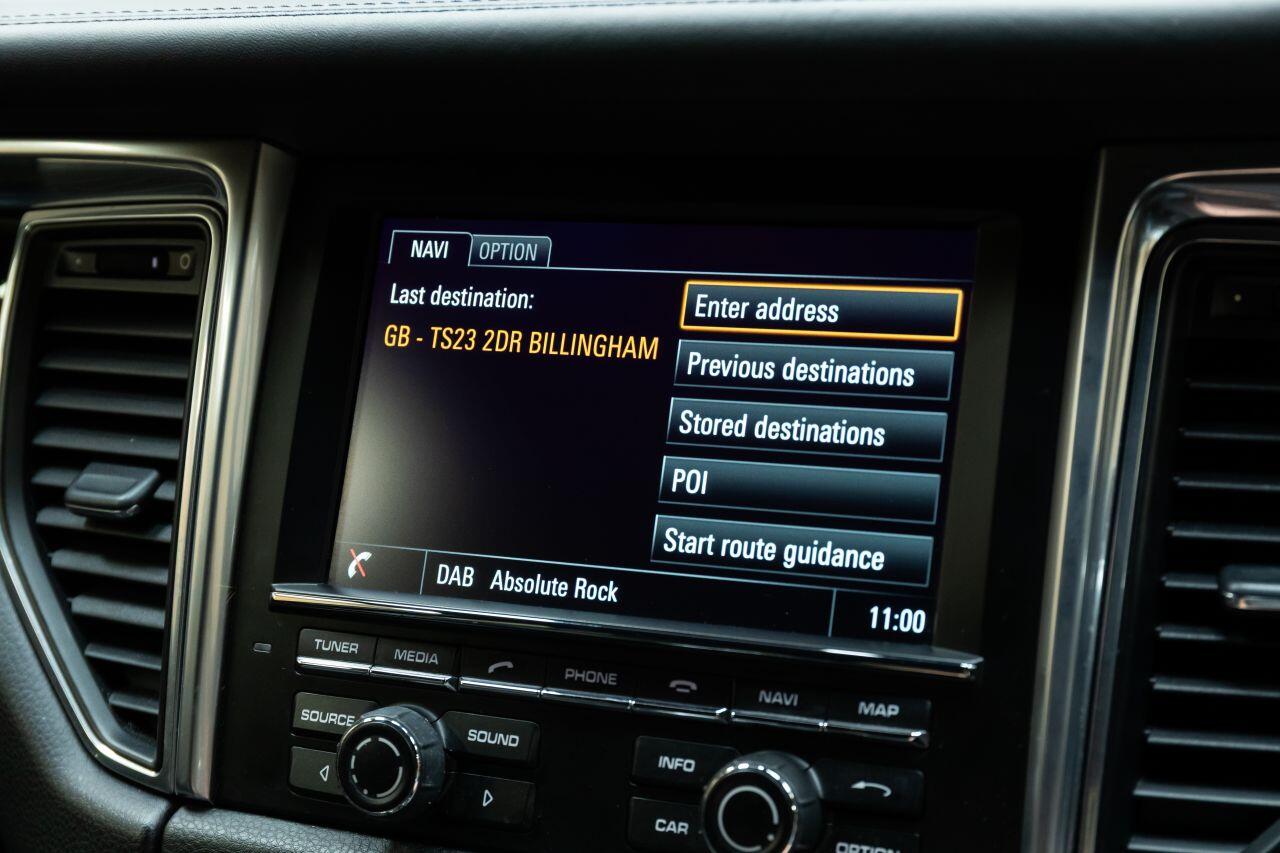 Porsche Macan view 26