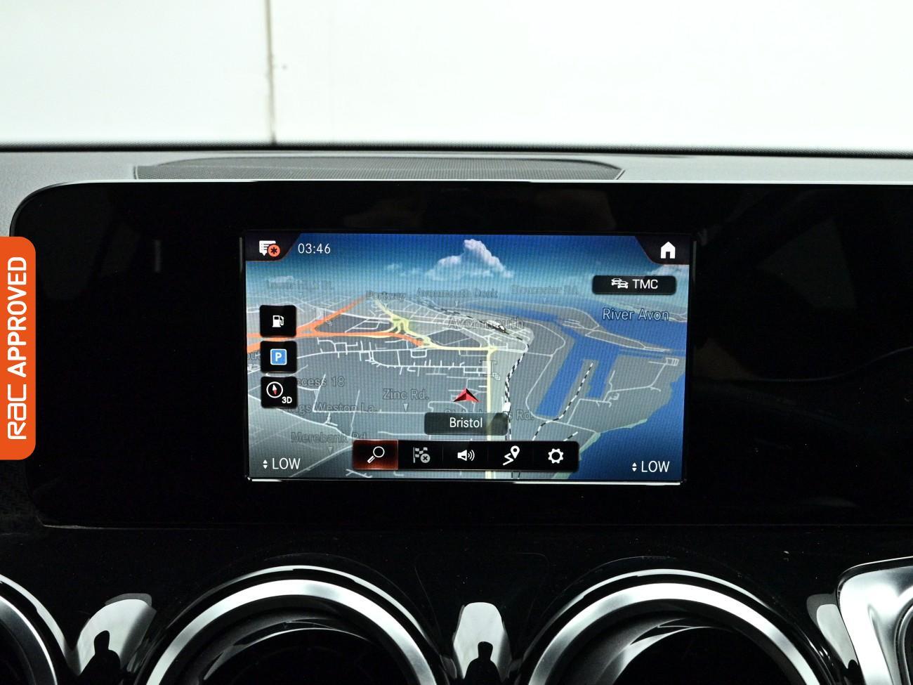 Mercedes-Benz GLB view 3