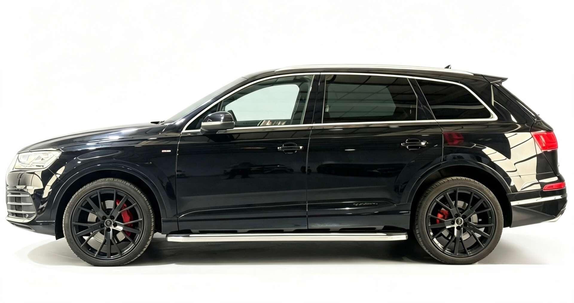 Audi Q7 view 7
