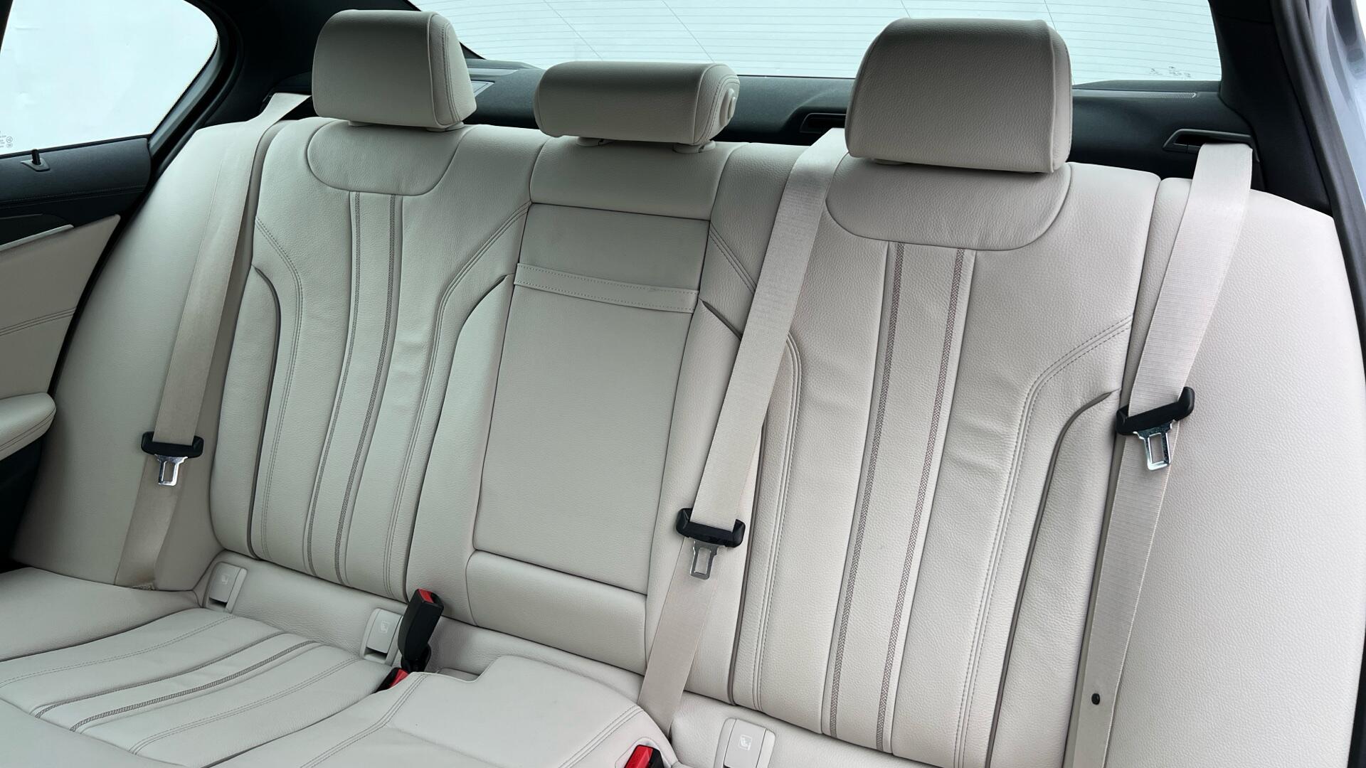 BMW 5 Series view 12