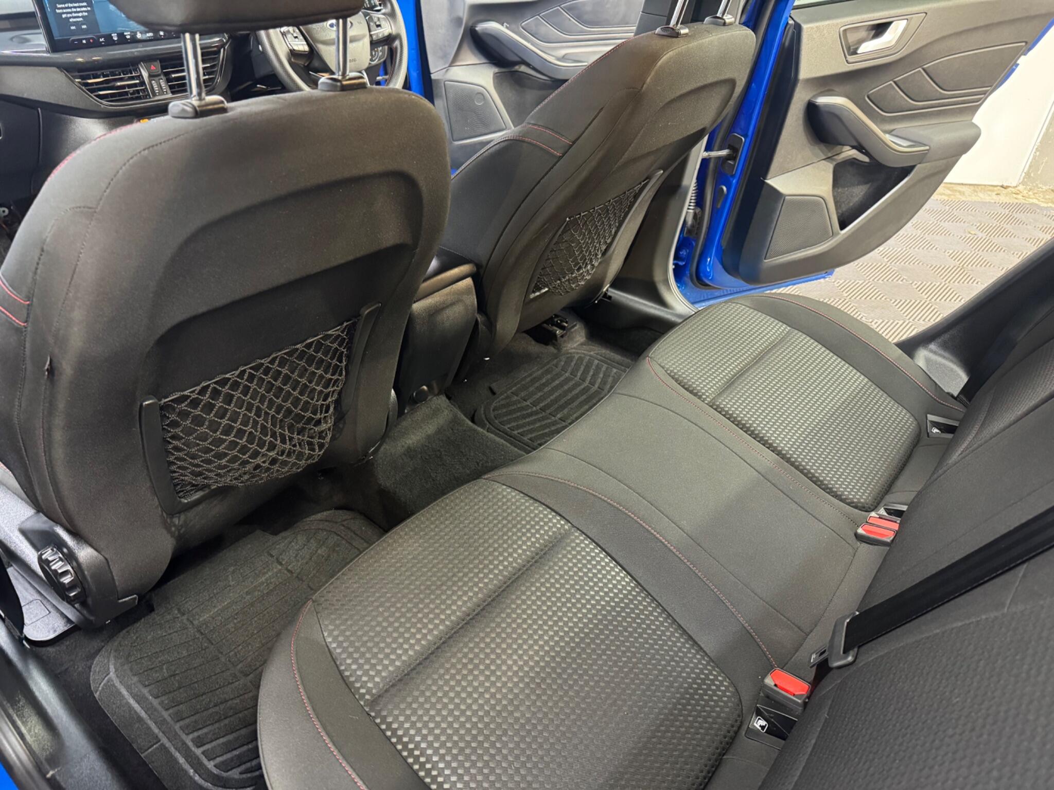 Ford Focus view 19