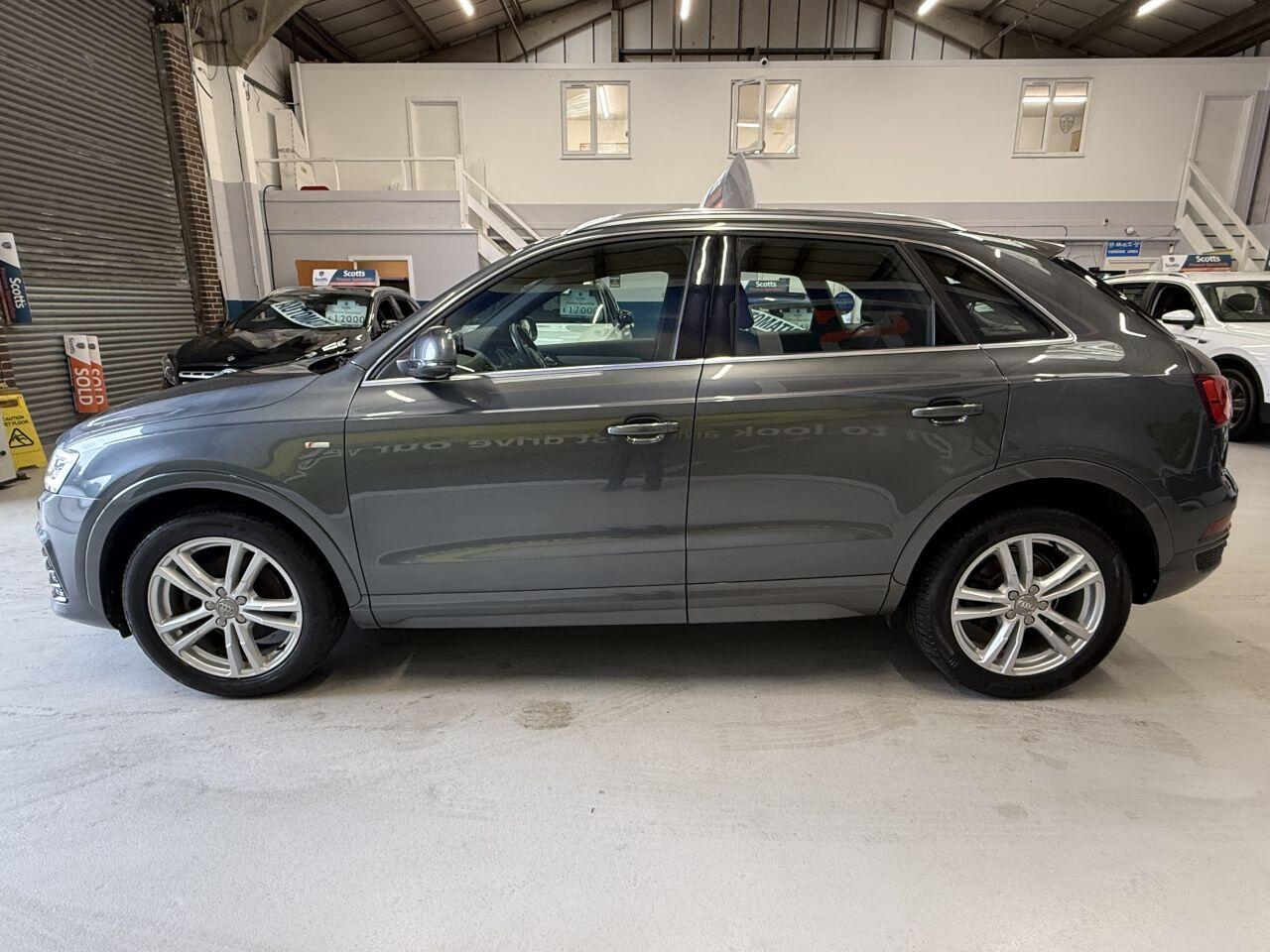 Audi Q3 view 5