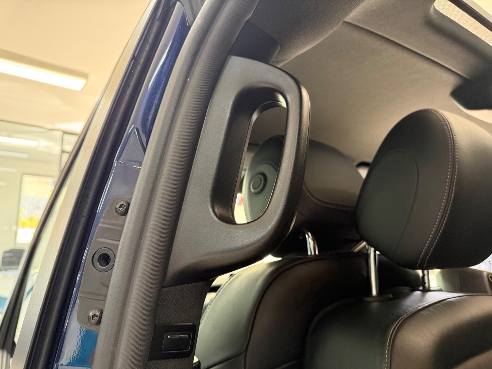 Mercedes-Benz V-Class view 42