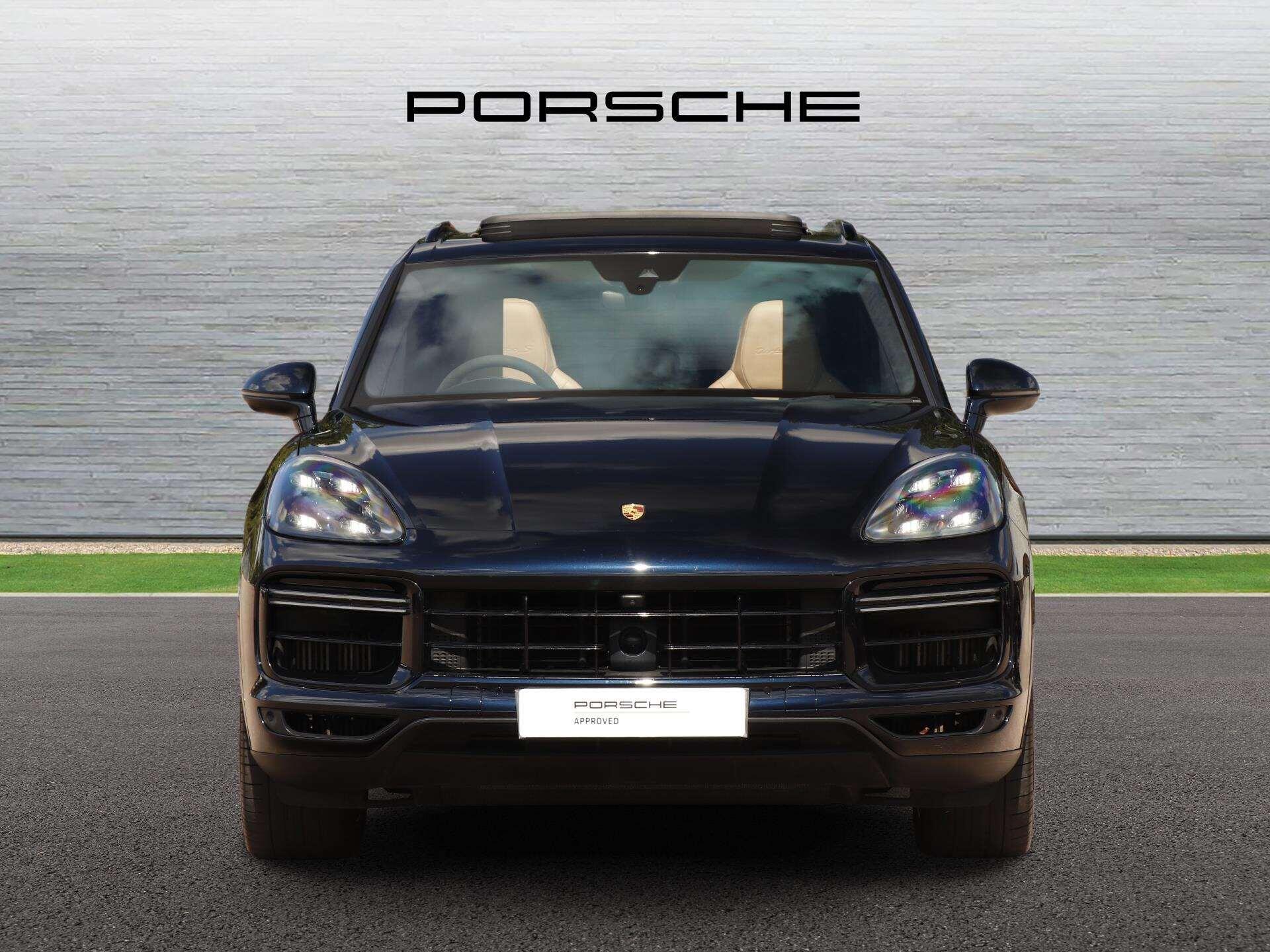 Porsche Cayenne view 8