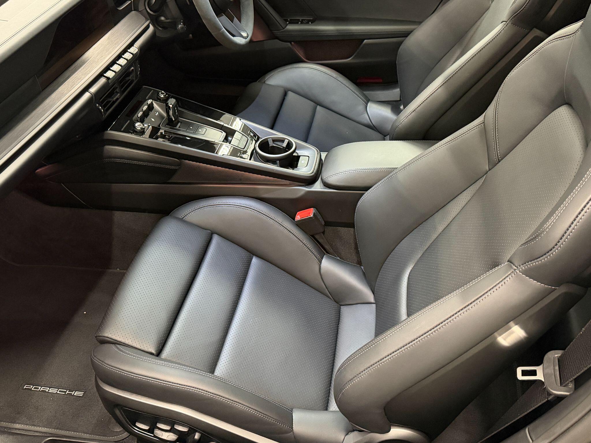 Porsche 911 view 22