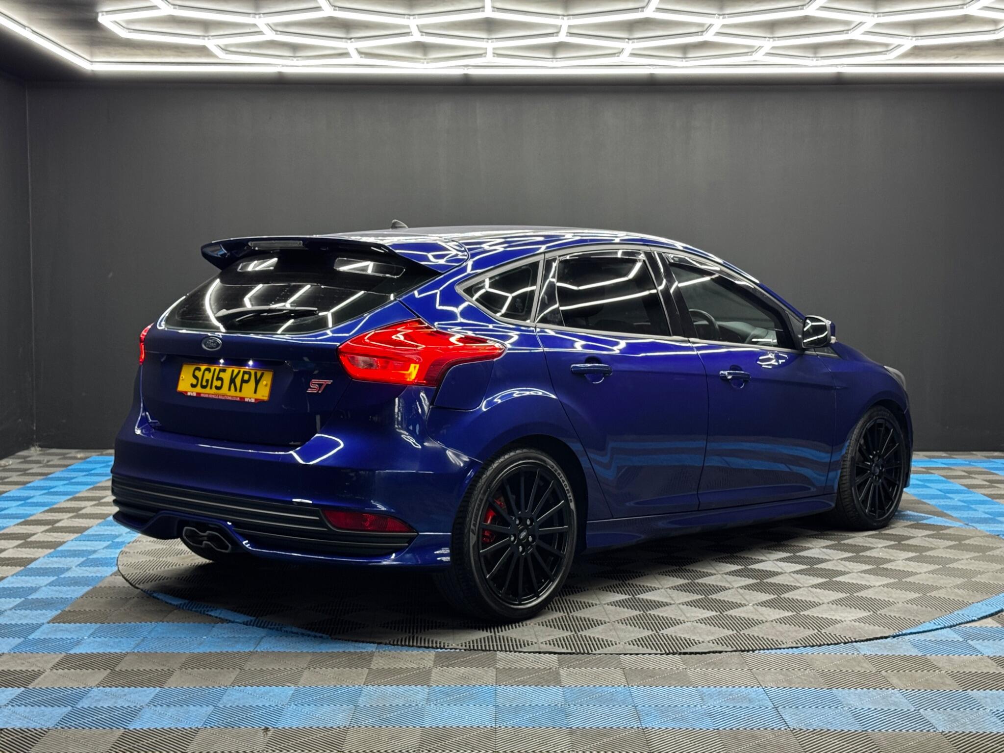 Ford Focus view 5