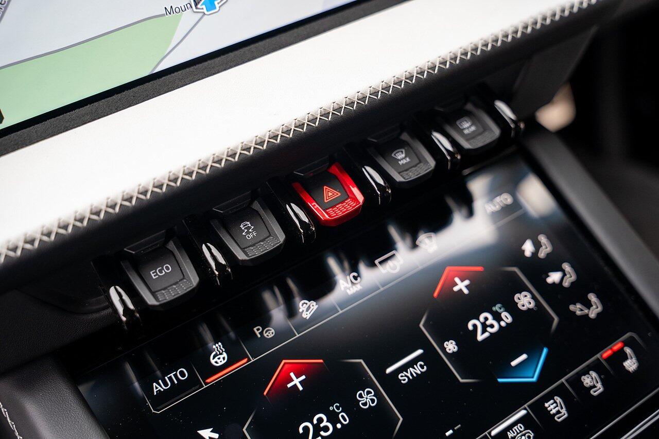 Lamborghini Urus view 82