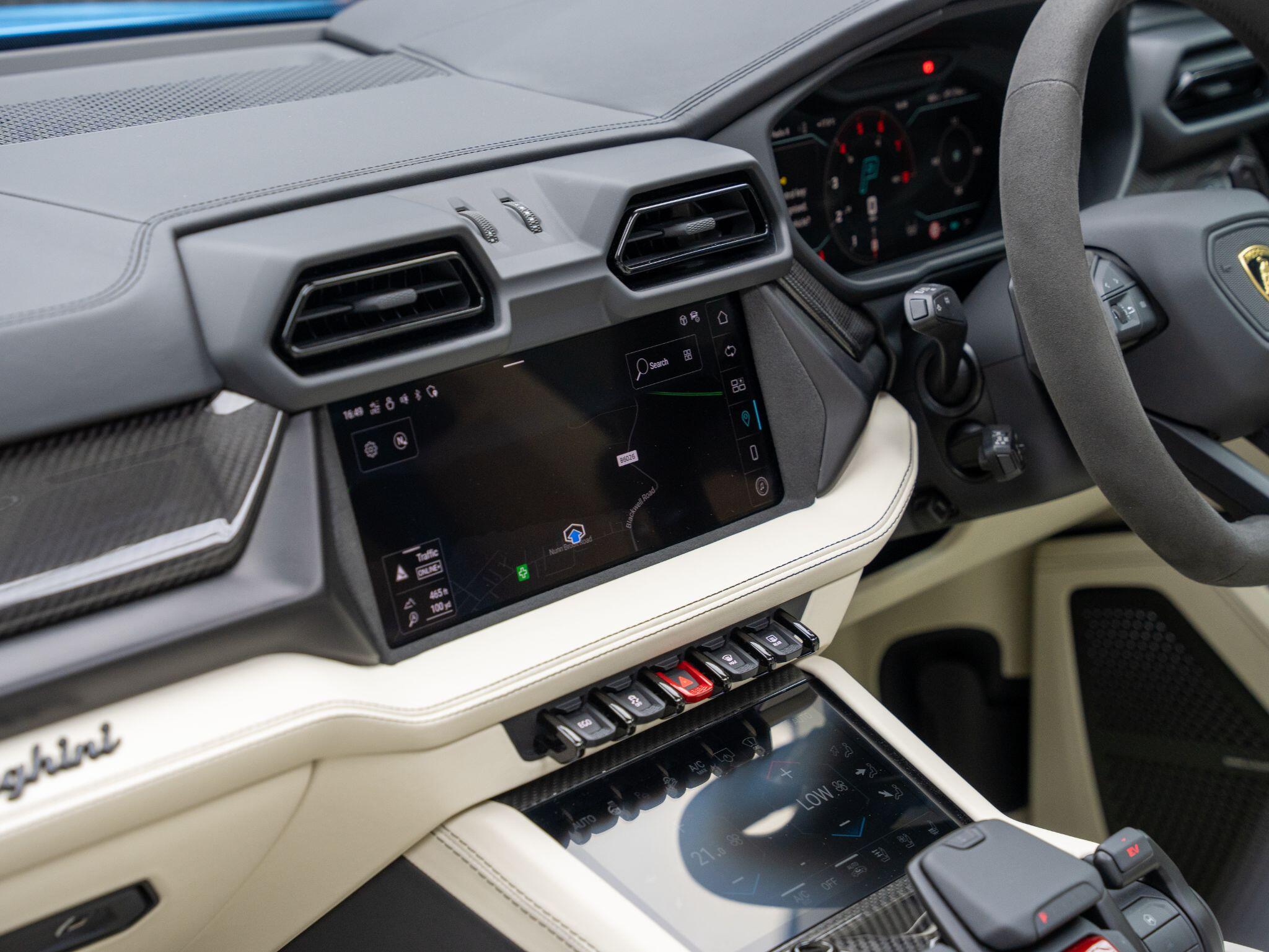 Lamborghini Urus view 53