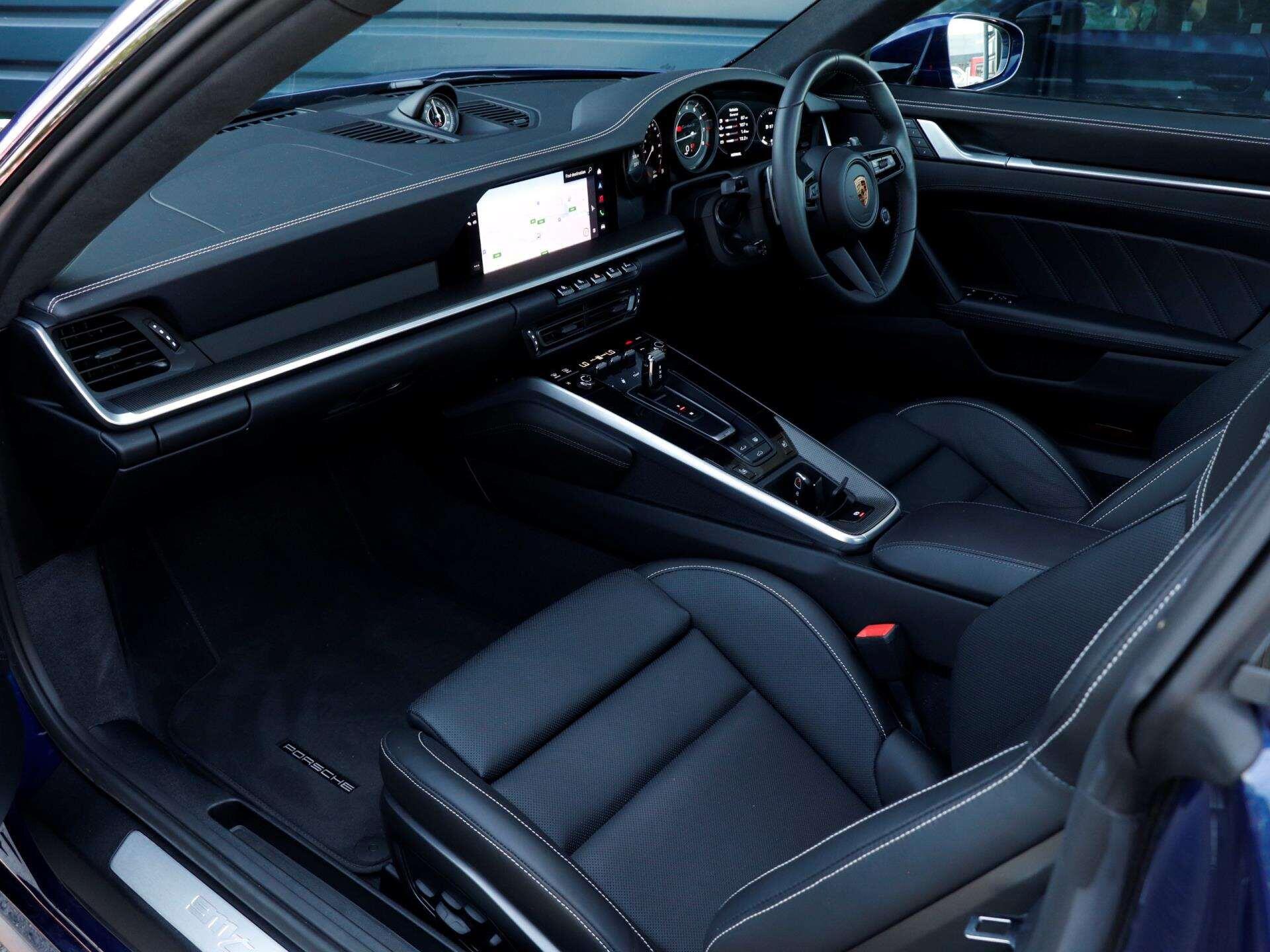 Porsche 911 view 9