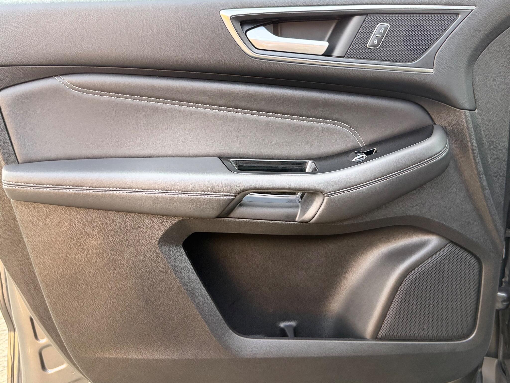 Ford Galaxy view 34