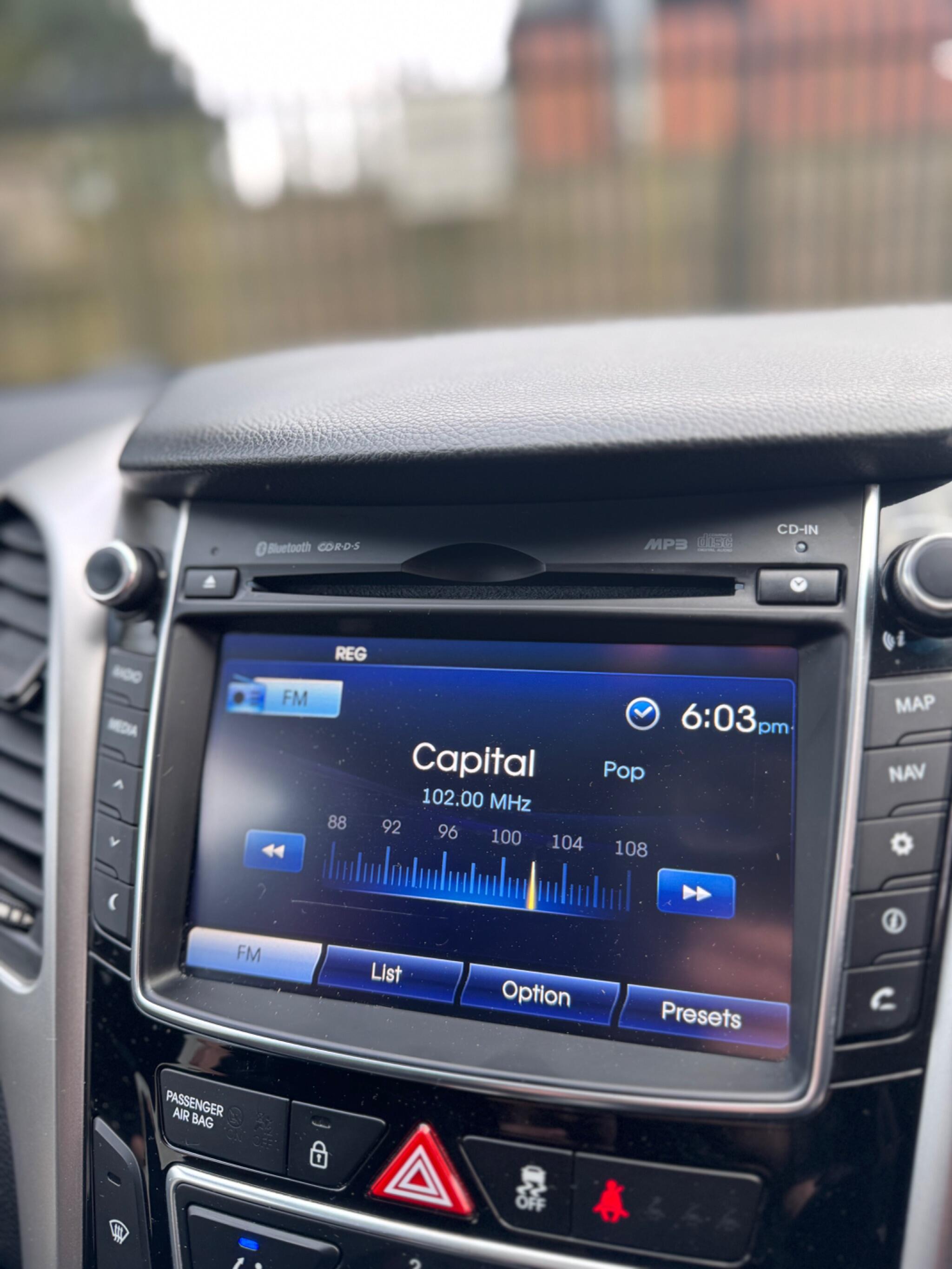 2016 Hyundai i30 1.6 CRDi Blue Drive SE Nav Euro 6 (s/s) 5dr image 55