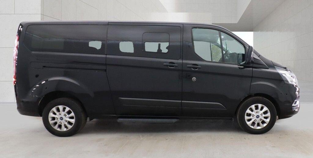 Ford Tourneo Custom view 3