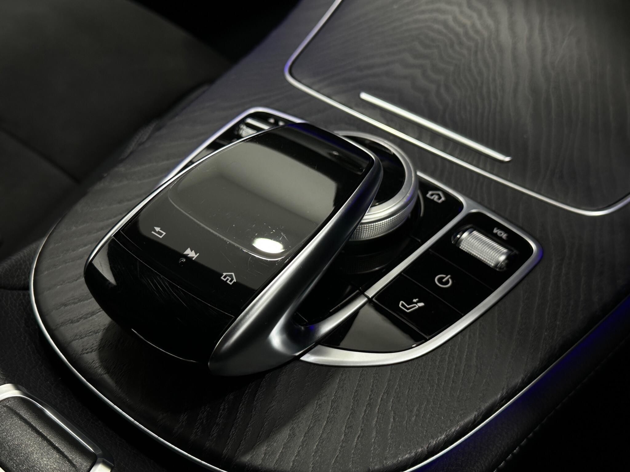 Mercedes-Benz E Class view 22