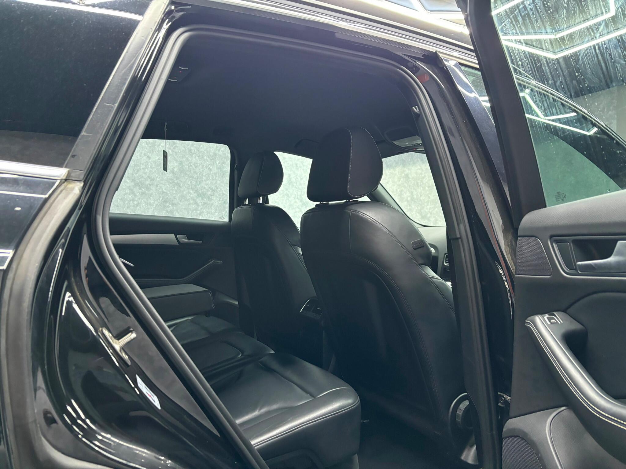 Audi Q5 view 9