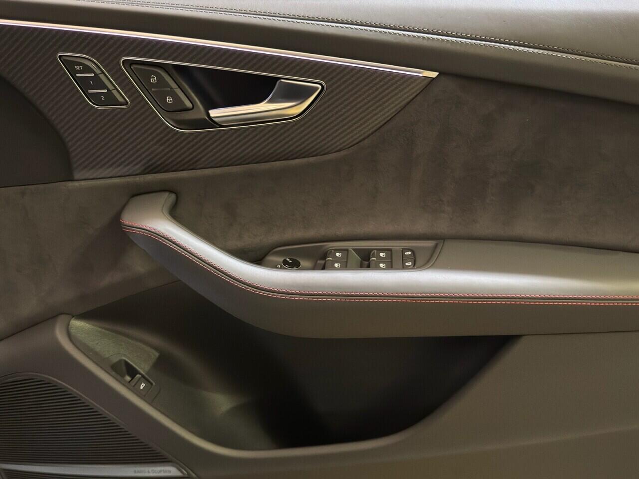 Audi RSQ8 view 20