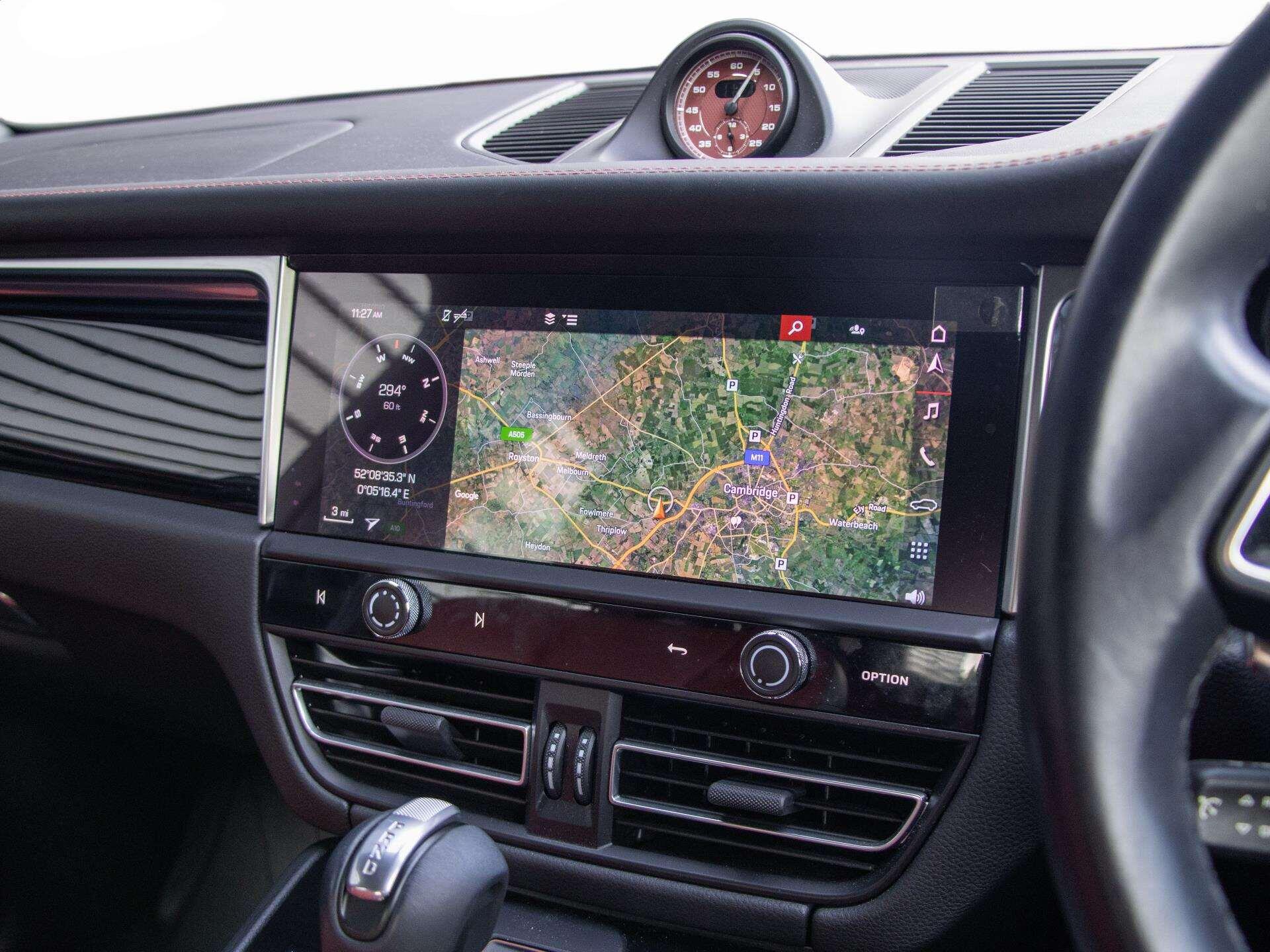 Porsche Macan view 26
