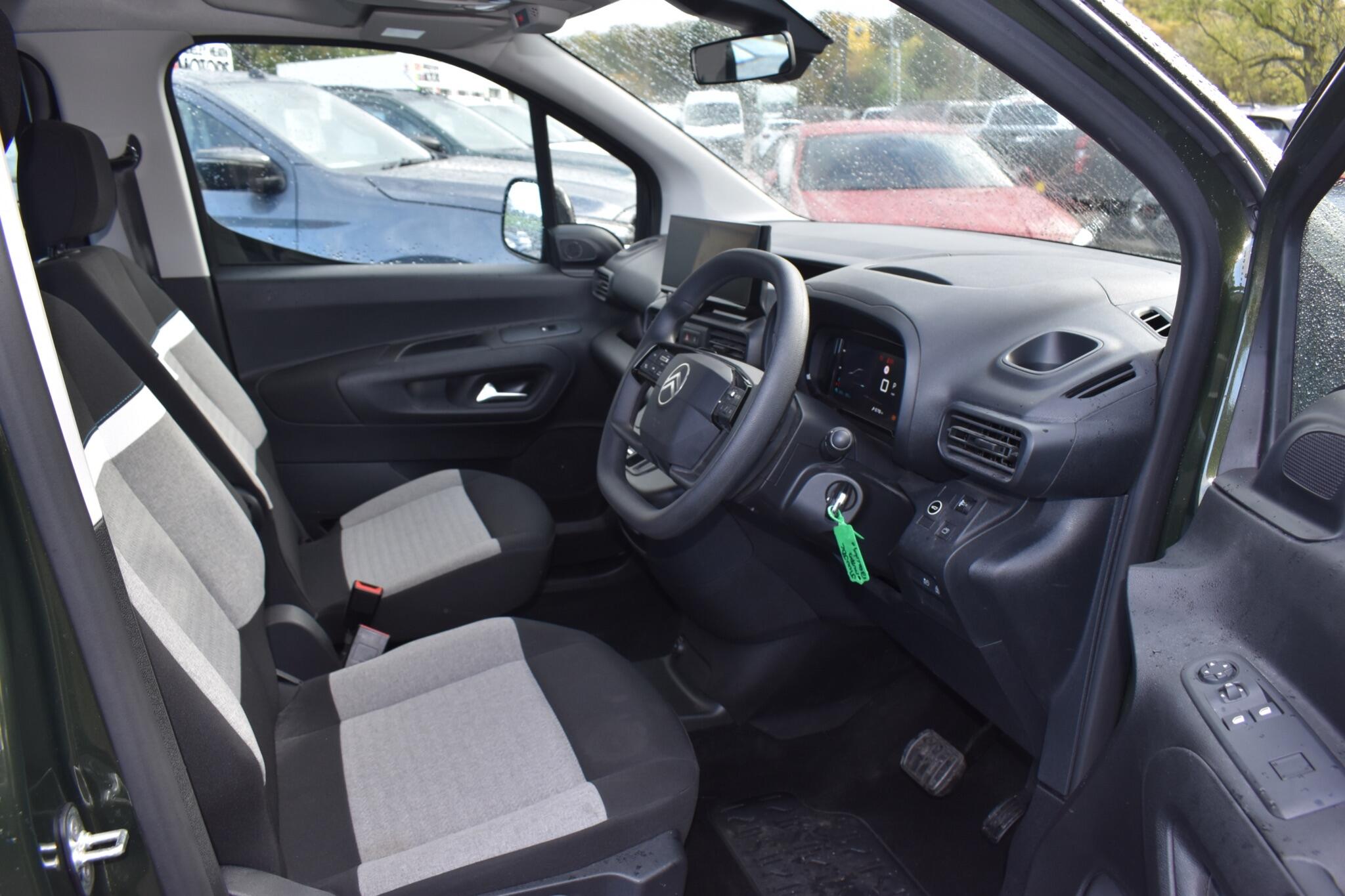 e-Berlingo - 52kWh PLUS XL Auto 5dr (7.4kW Charger) - Image 16