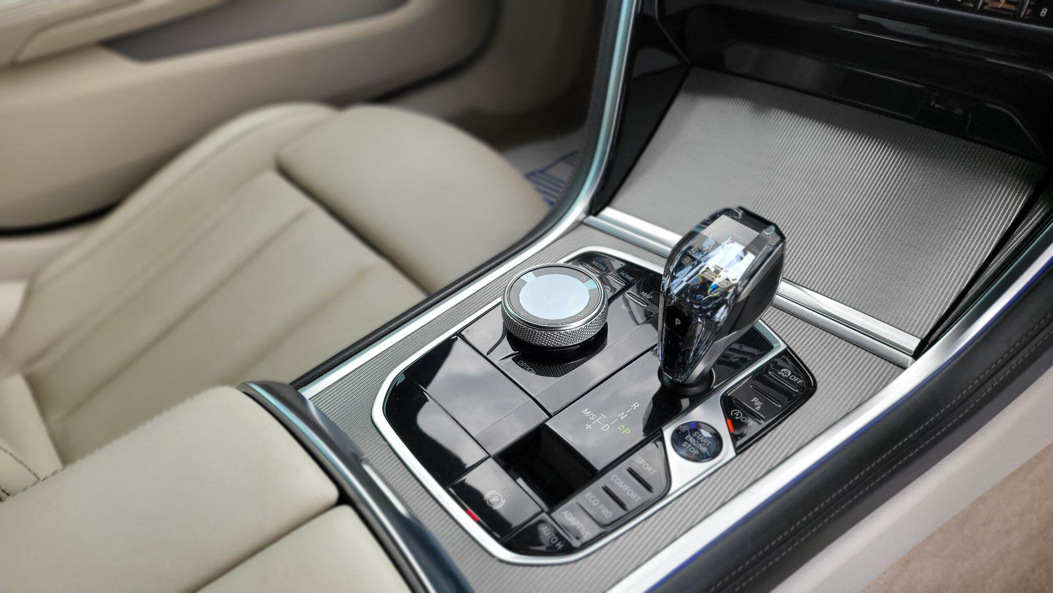 BMW 8 Series view 13