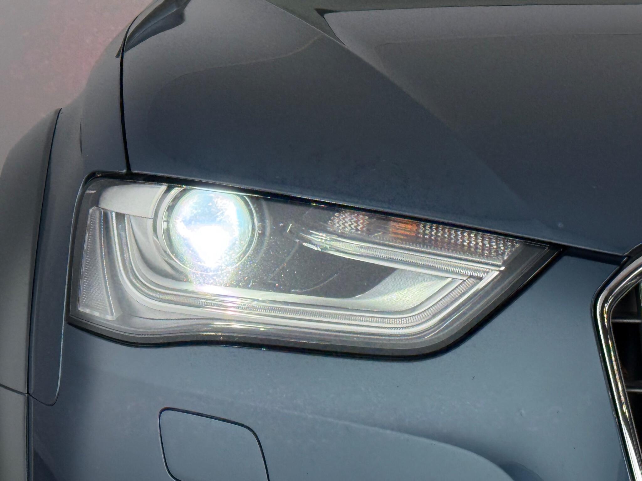 Audi A4 view 4