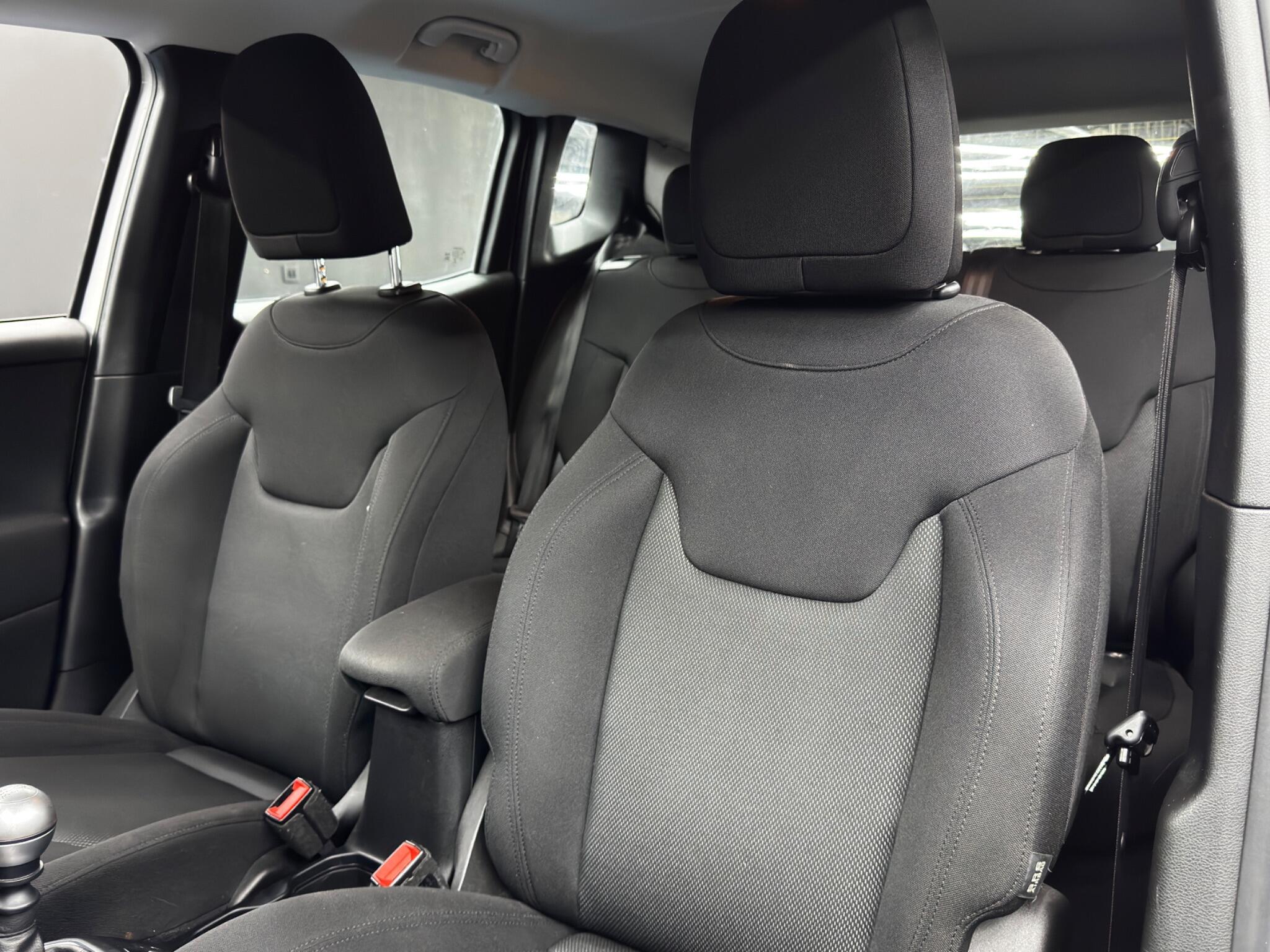 Jeep Renegade view 14