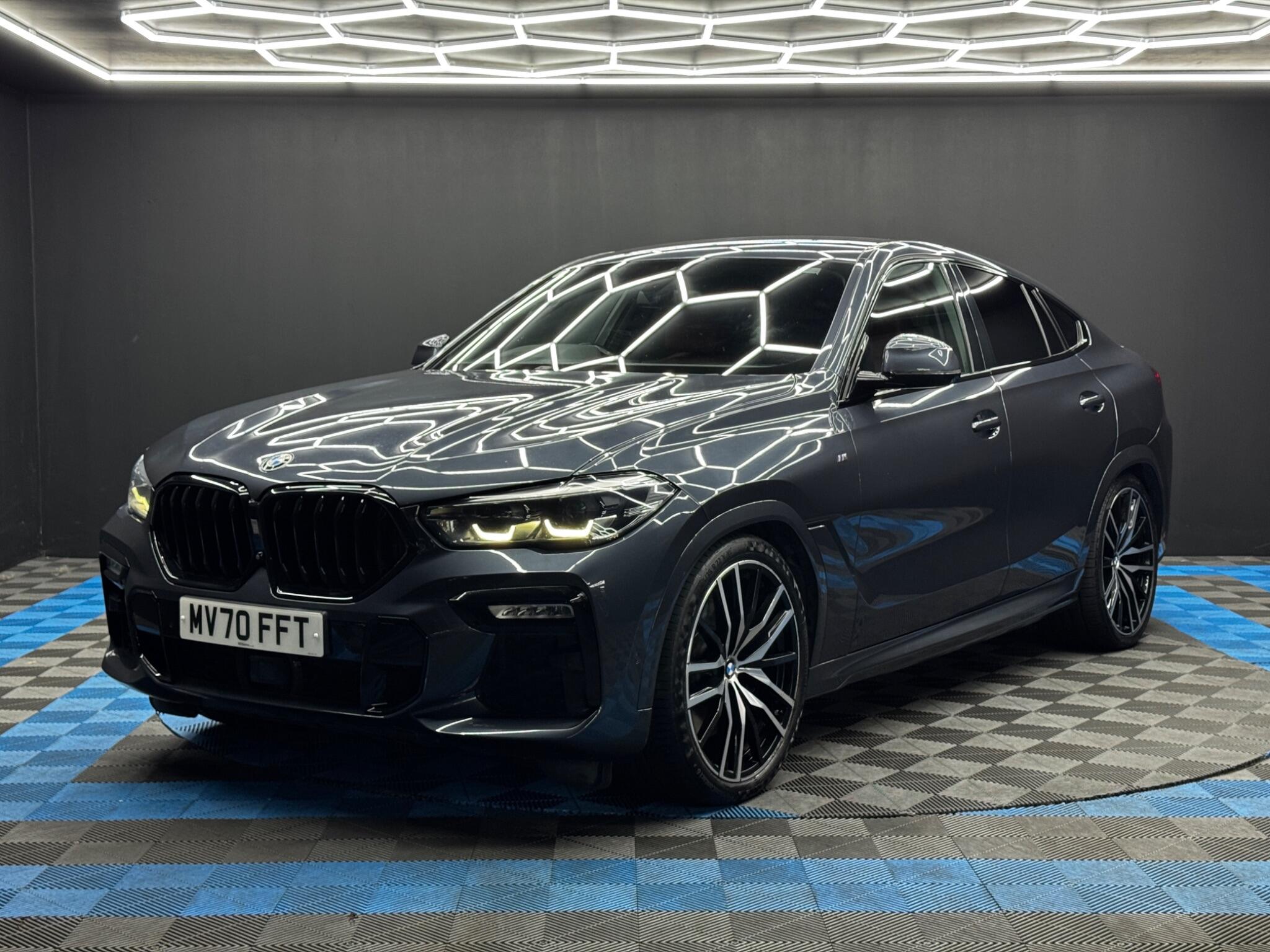 BMW X6 view 3