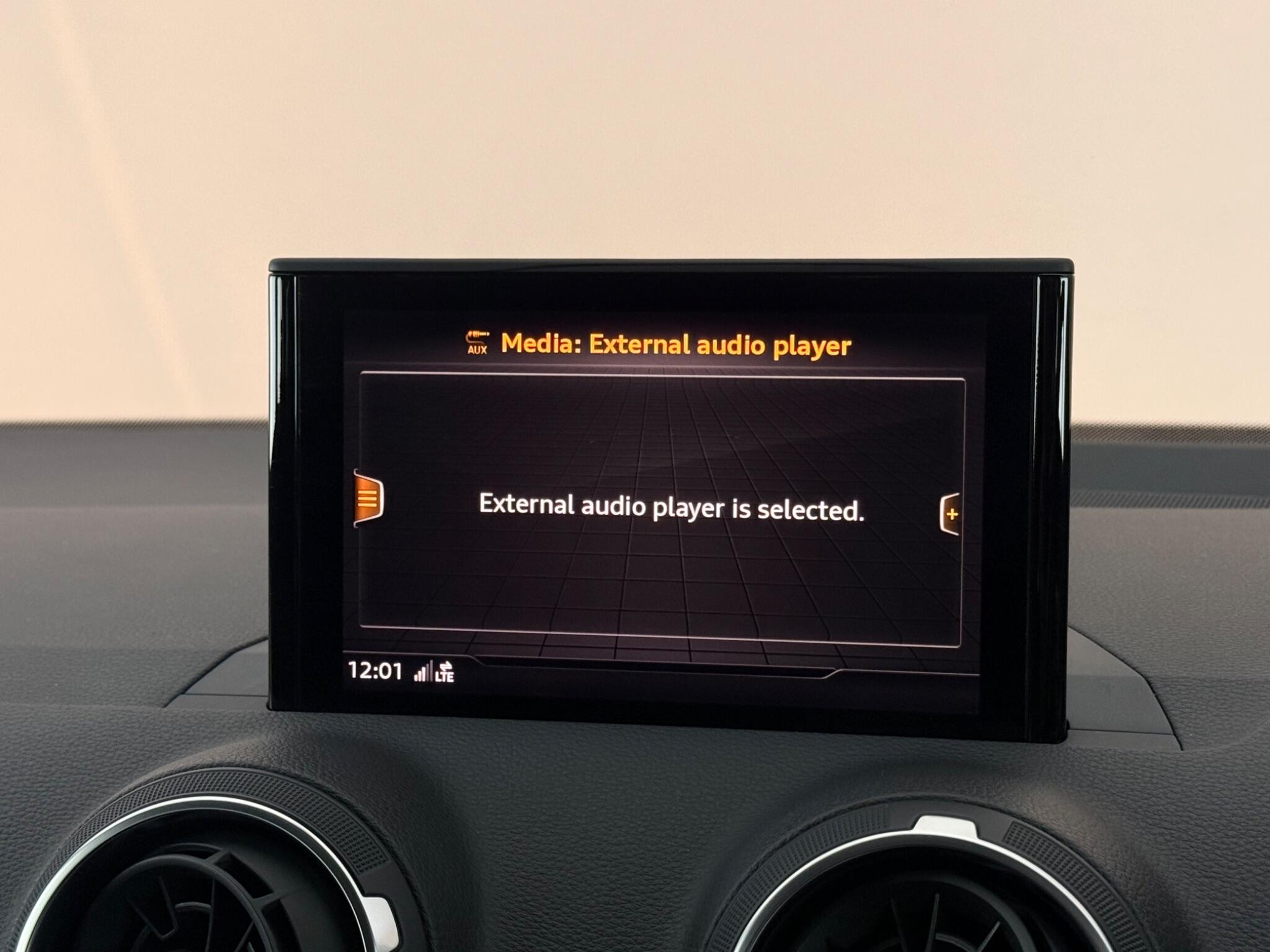 Audi Q2 view 19
