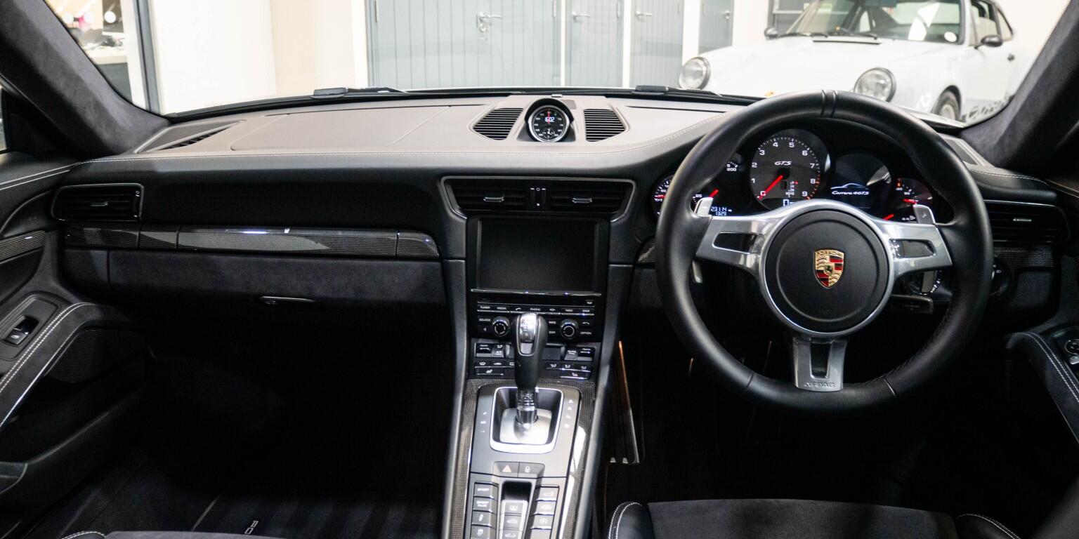 Porsche 911 view 21