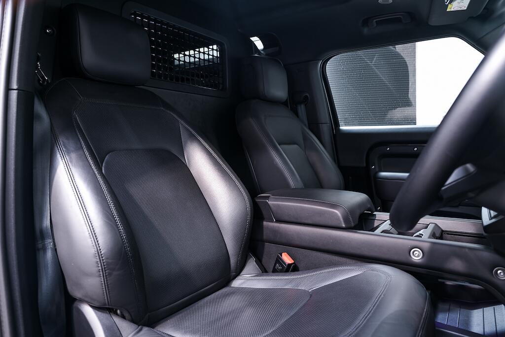 Land Rover Defender view 15