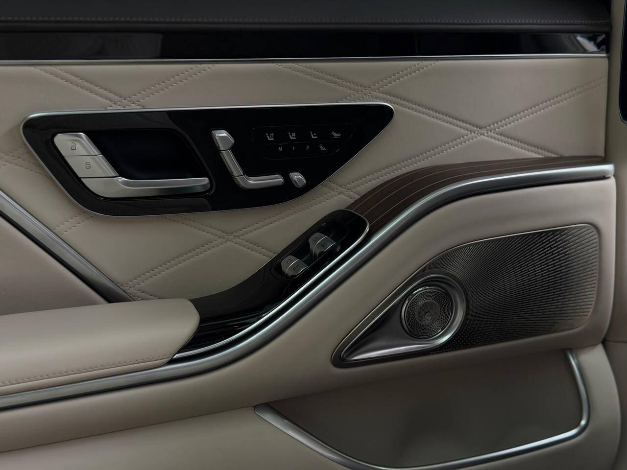 Mercedes-Benz S-Class view 22