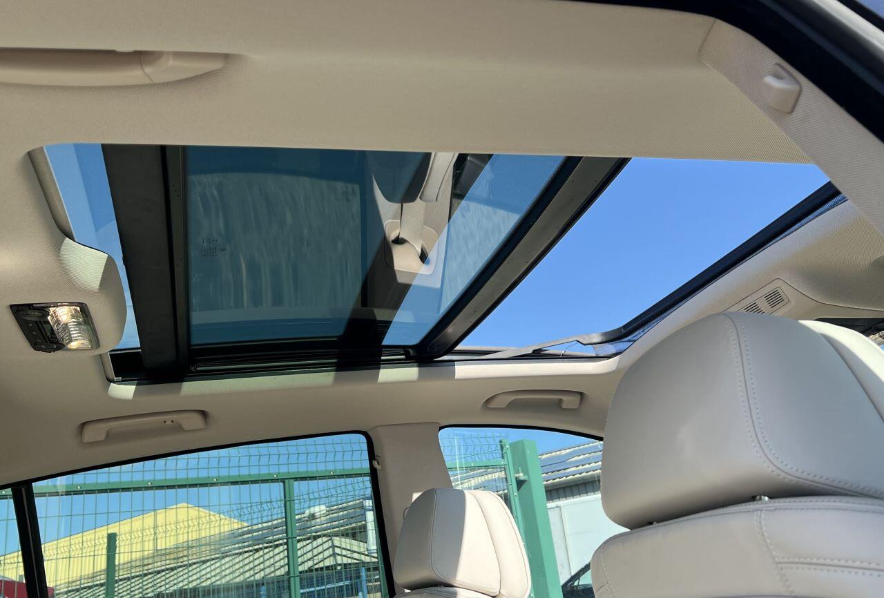 BMW 5 Series view 15
