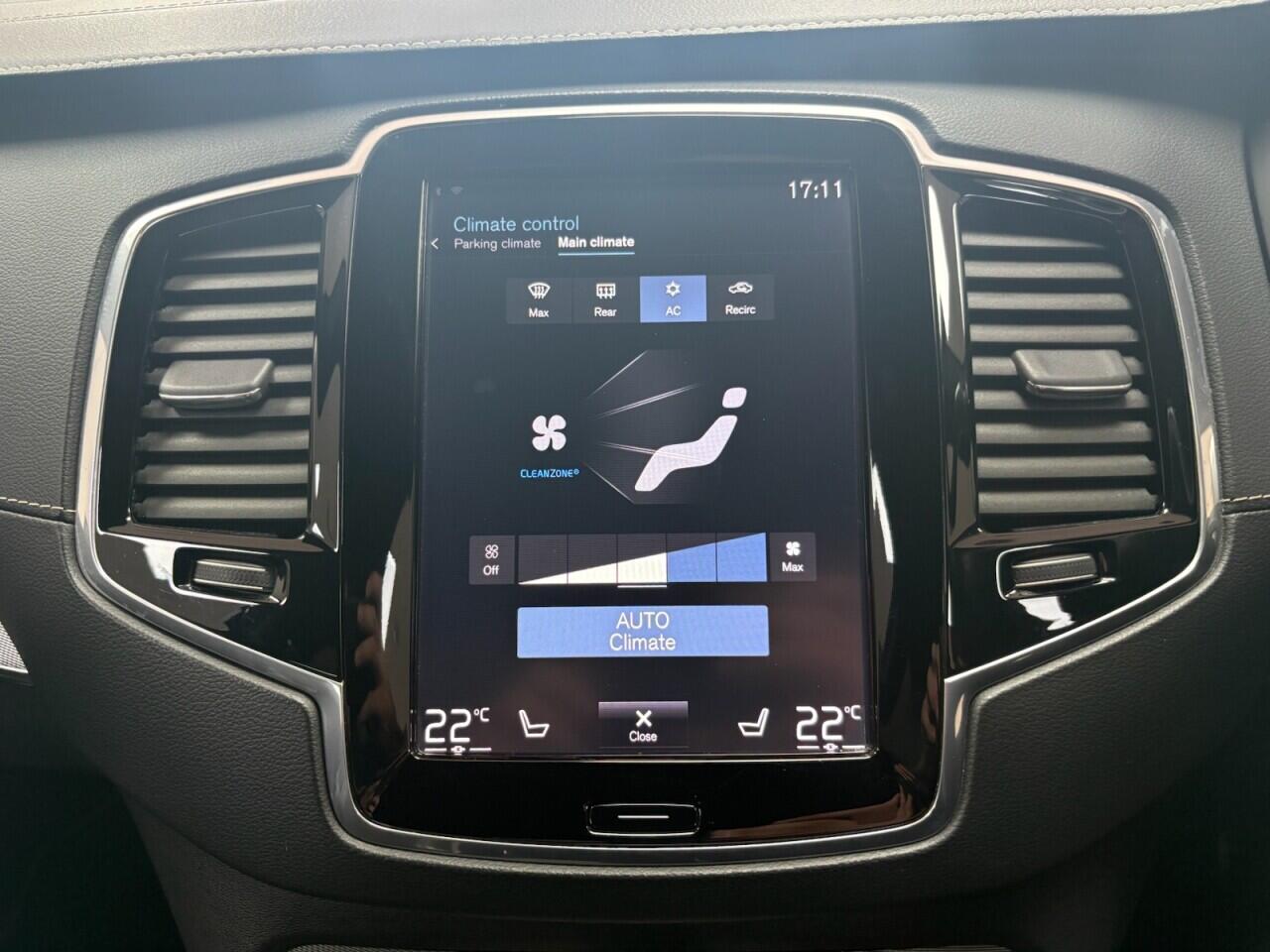 Volvo XC90 view 28