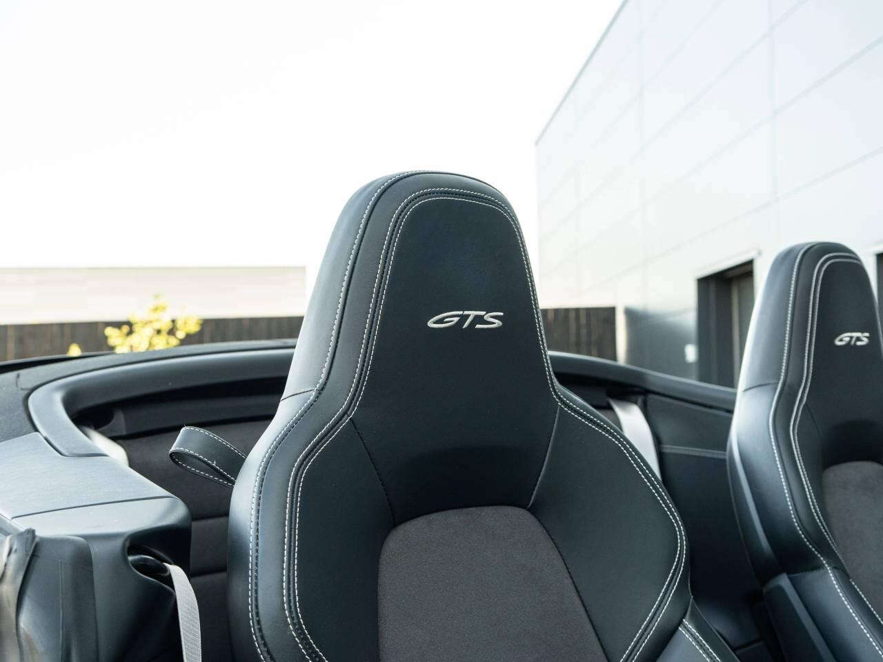 Porsche 911 view 43