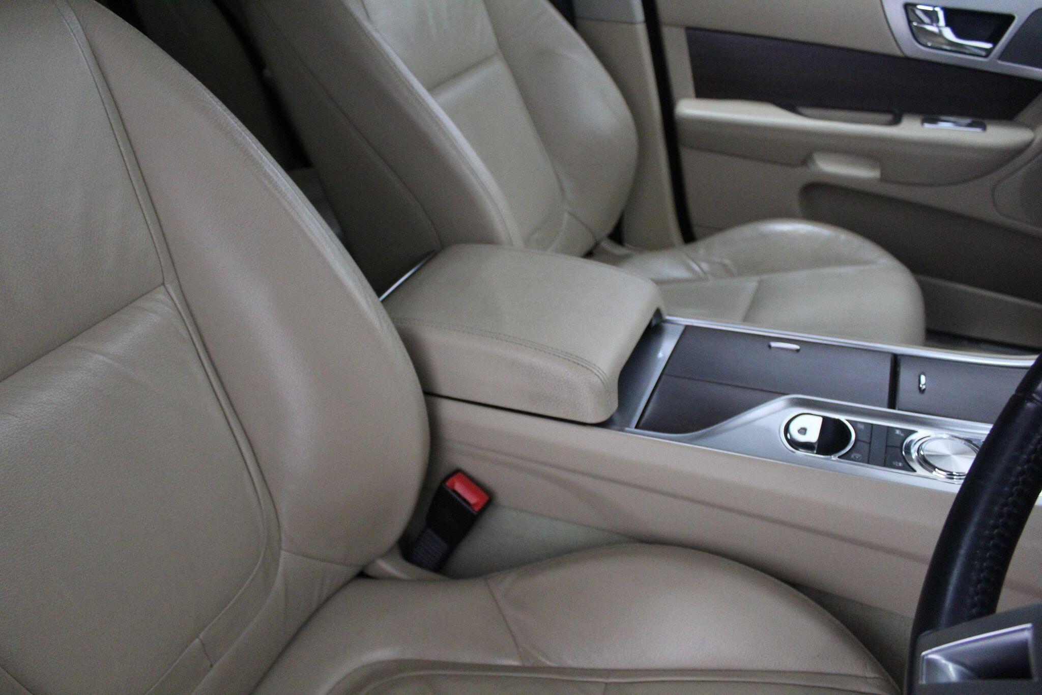 Jaguar XF view 44