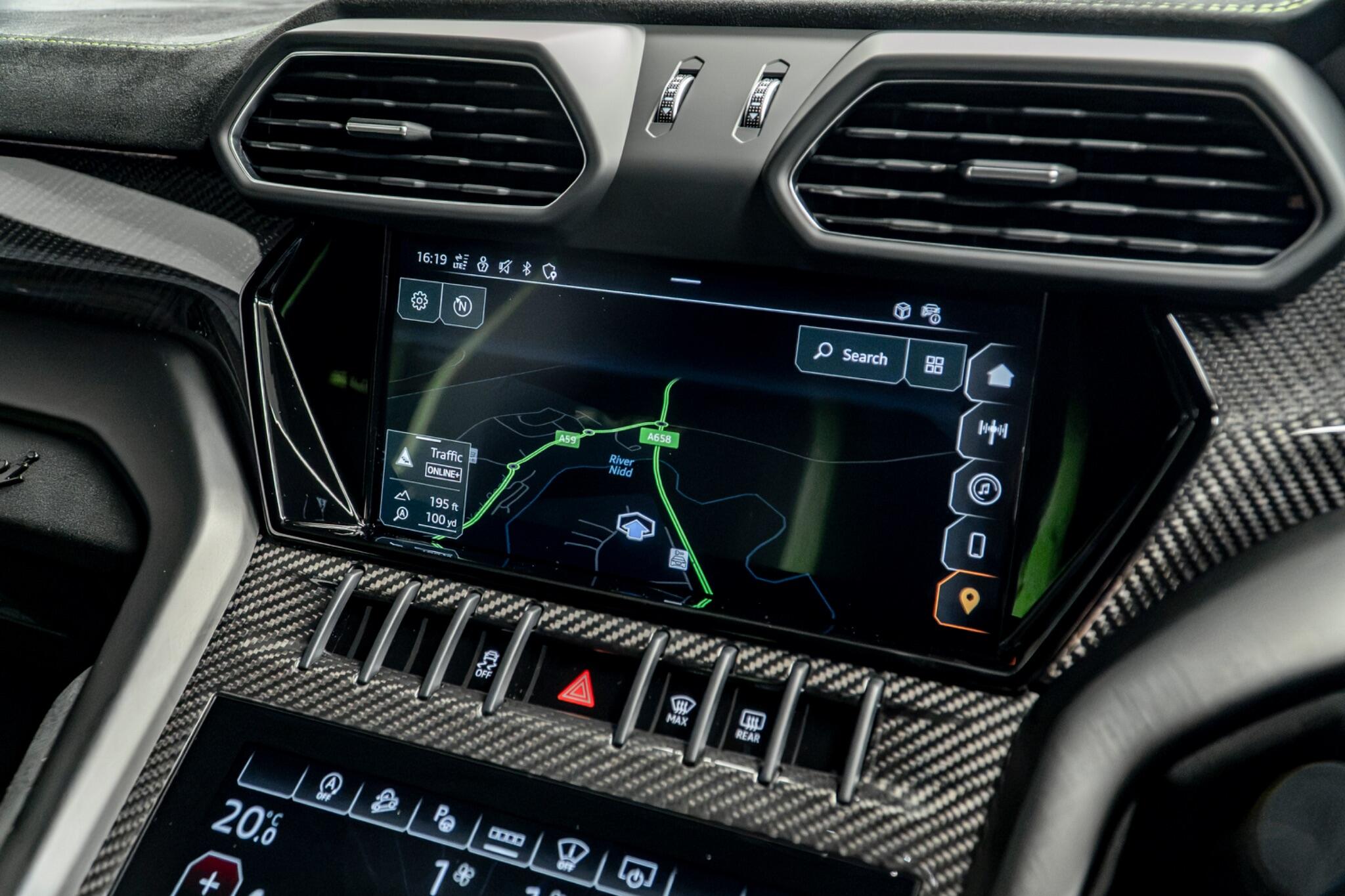 Lamborghini Urus view 39