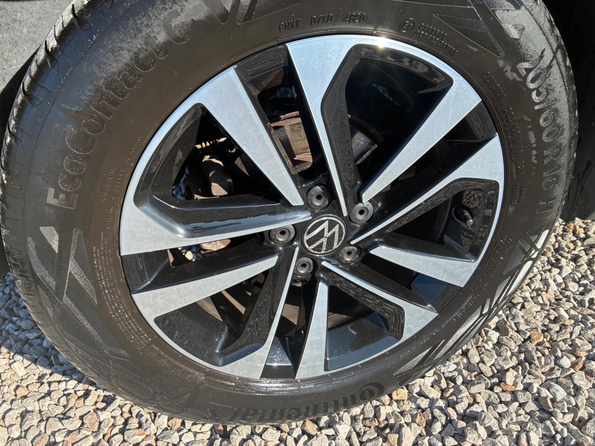Volkswagen T-Cross view 9