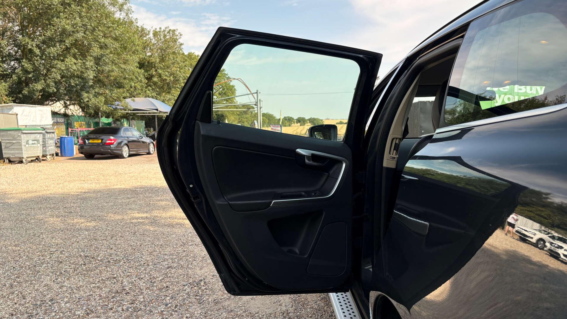 Volvo XC60 view 37