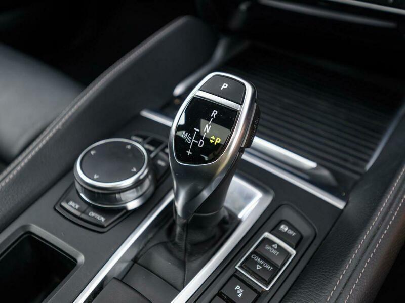 BMW X6 view 25