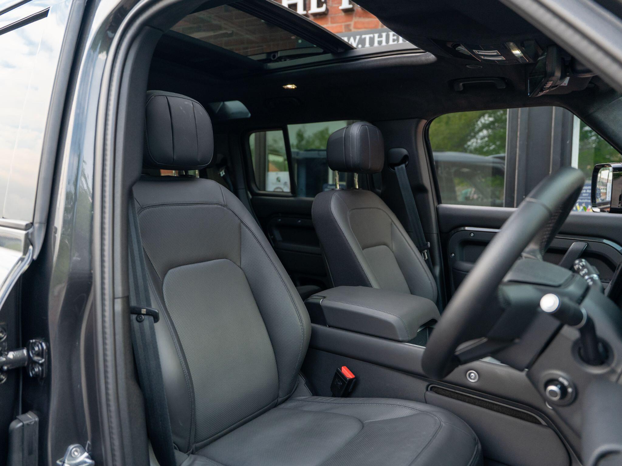 Land Rover Defender 110 view 43