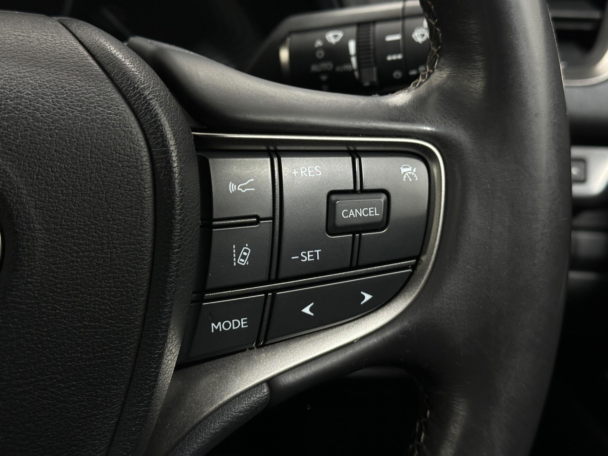 Lexus UX view 16
