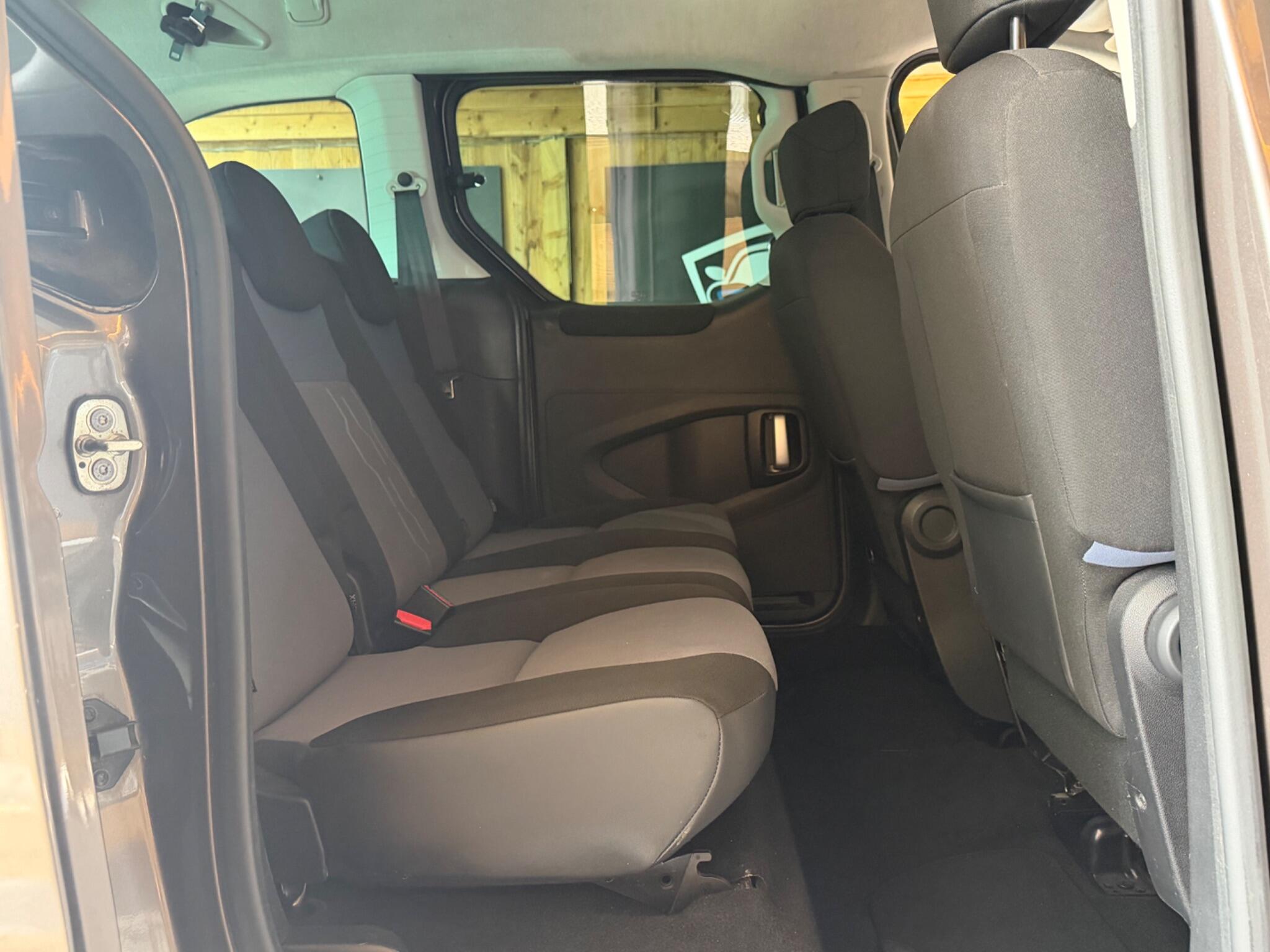 Peugeot Partner Tepee view 21