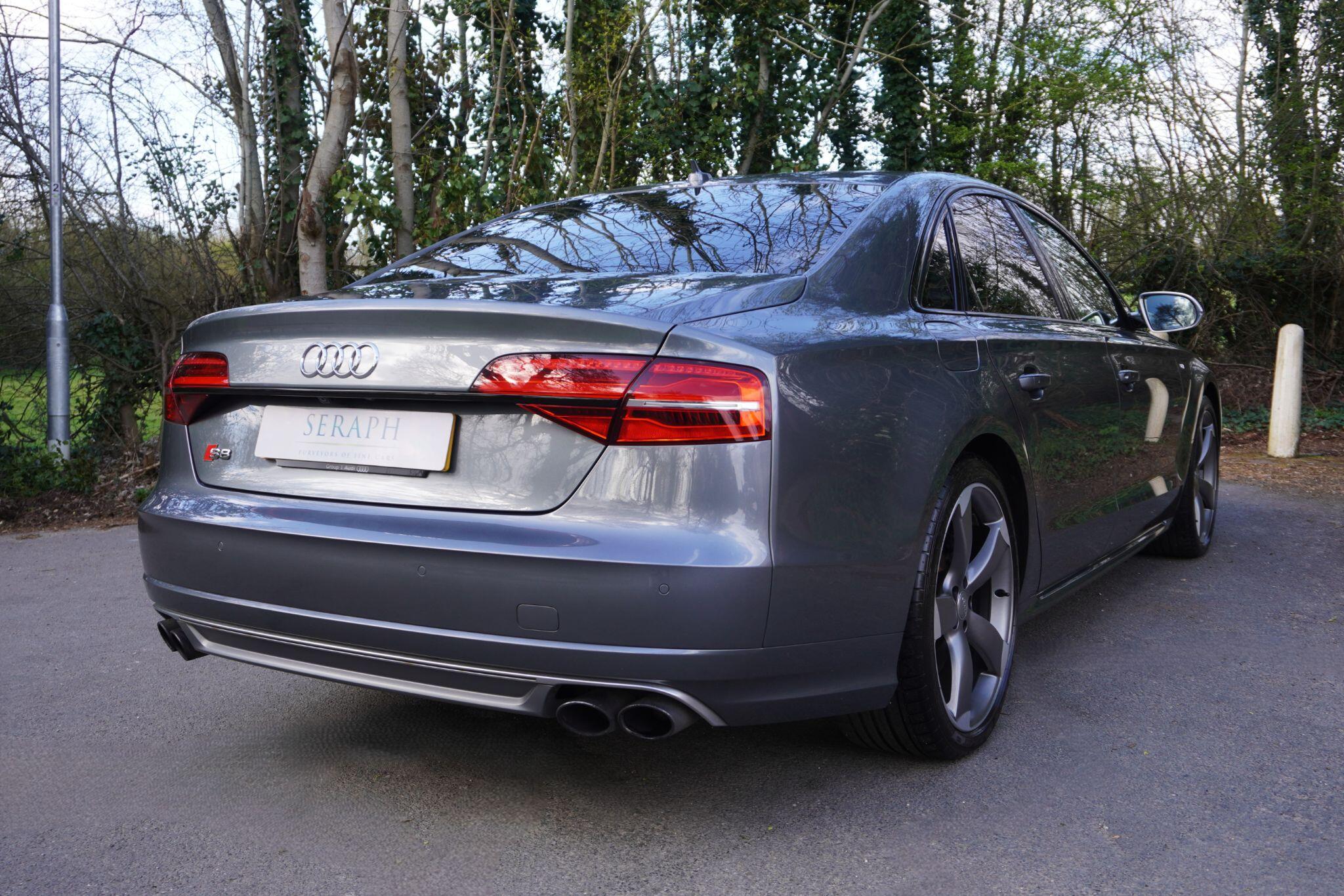 Audi S8 view 6