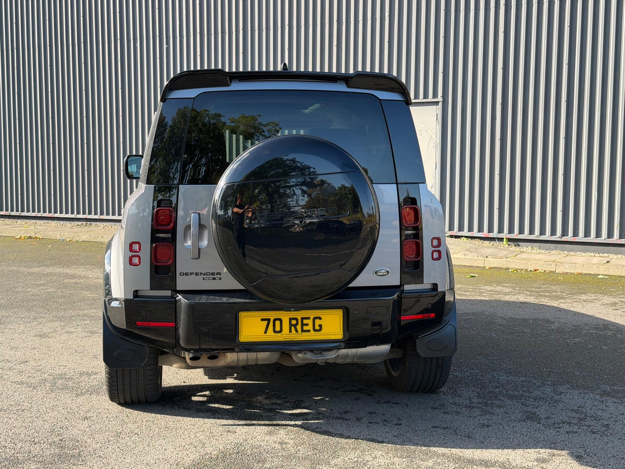 Land Rover Defender view 6