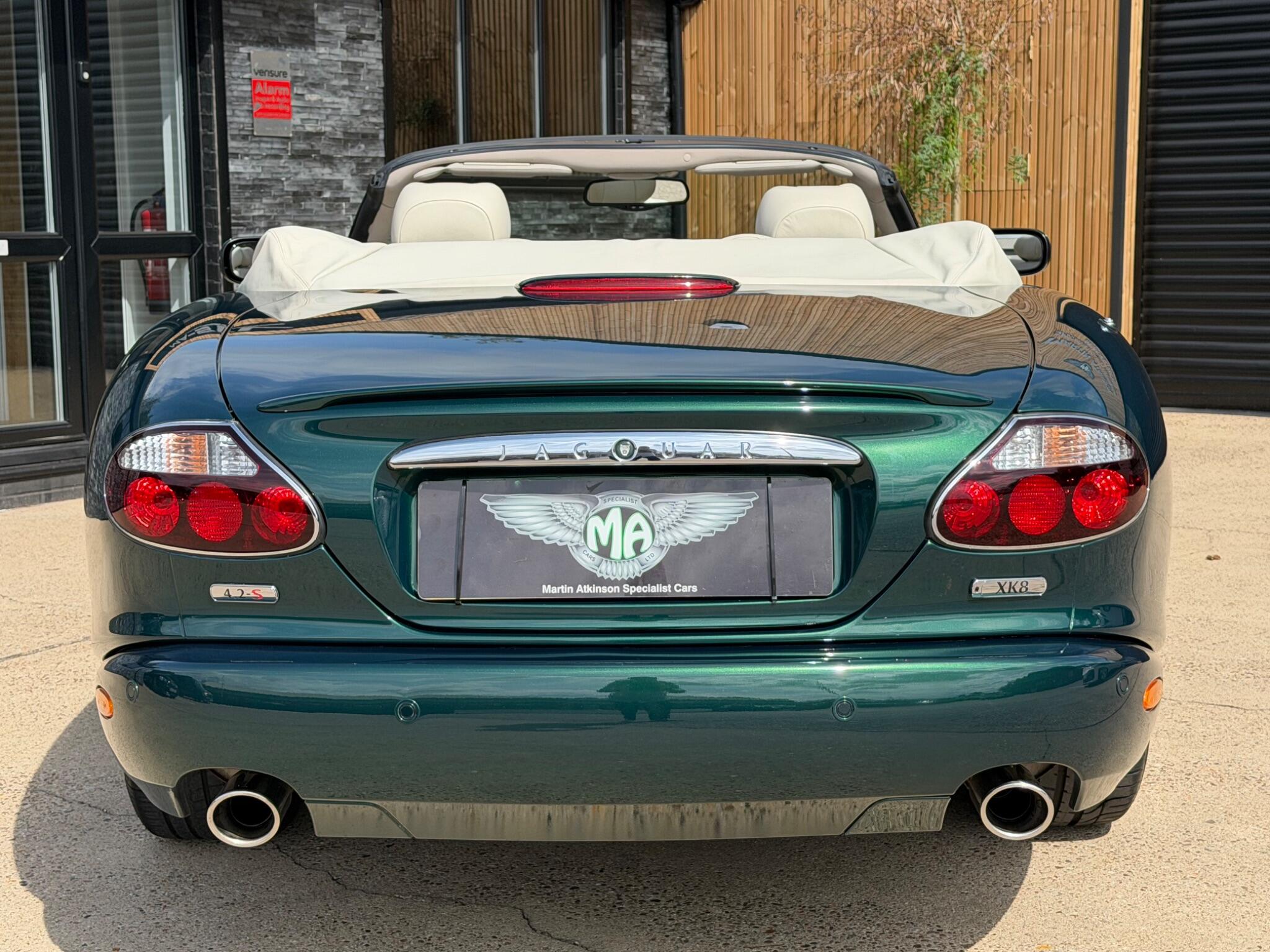 Jaguar XK8 view 71