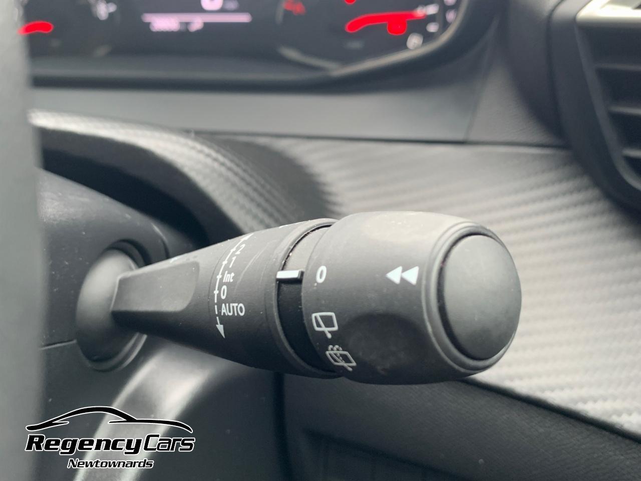 Peugeot 208 view 18